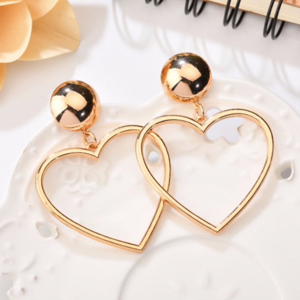 Round Dot Hollow Heart Gold Hoop Earrings - Picture 5 of 8